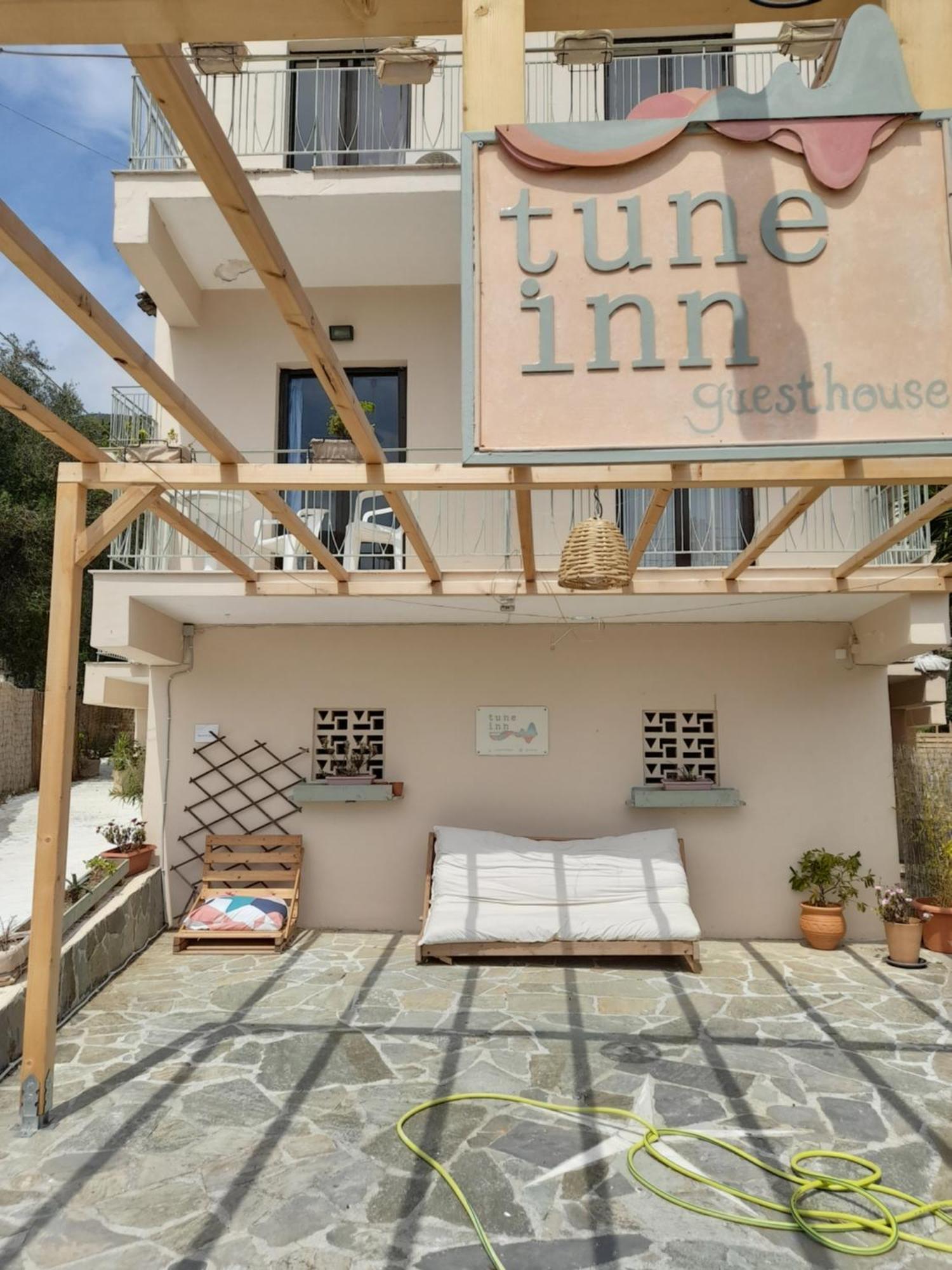Tune Inn Activity Guesthouse- Over 24'S Ypsos Exterior foto